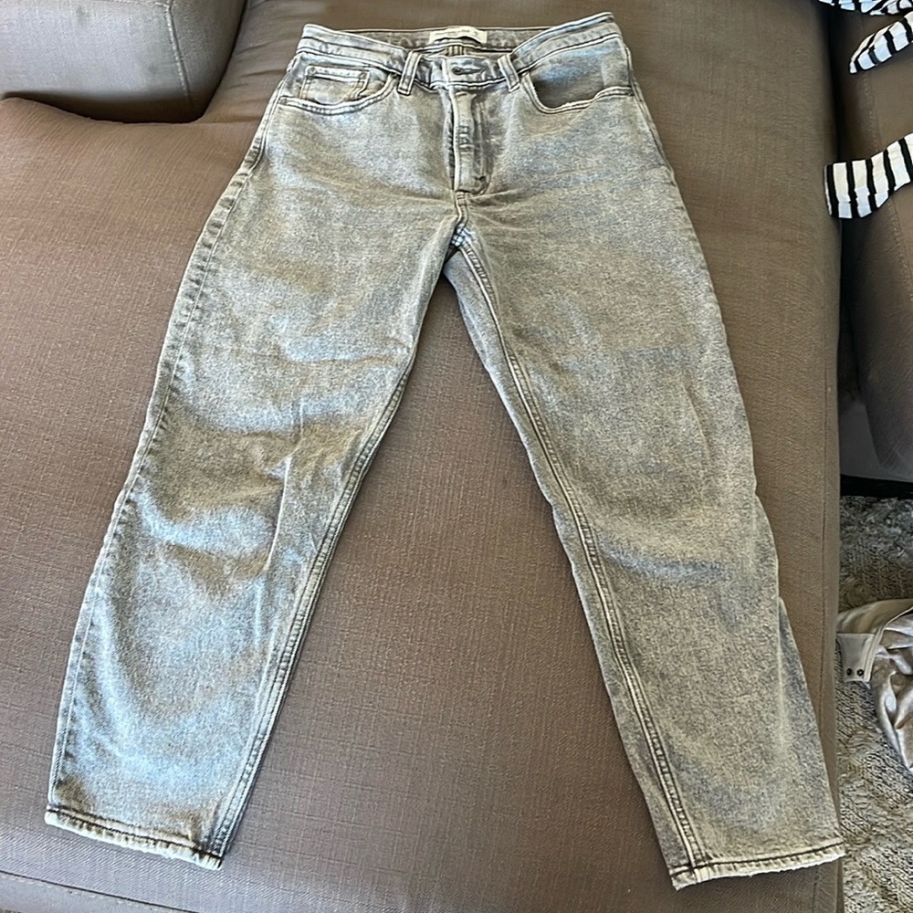 Abercrombie Gray The Mom High Rise Jean 26 short
